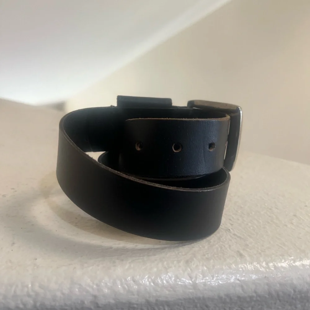 Unisex Black genuine leather  silver tone buckle distressed‎ western belt small
